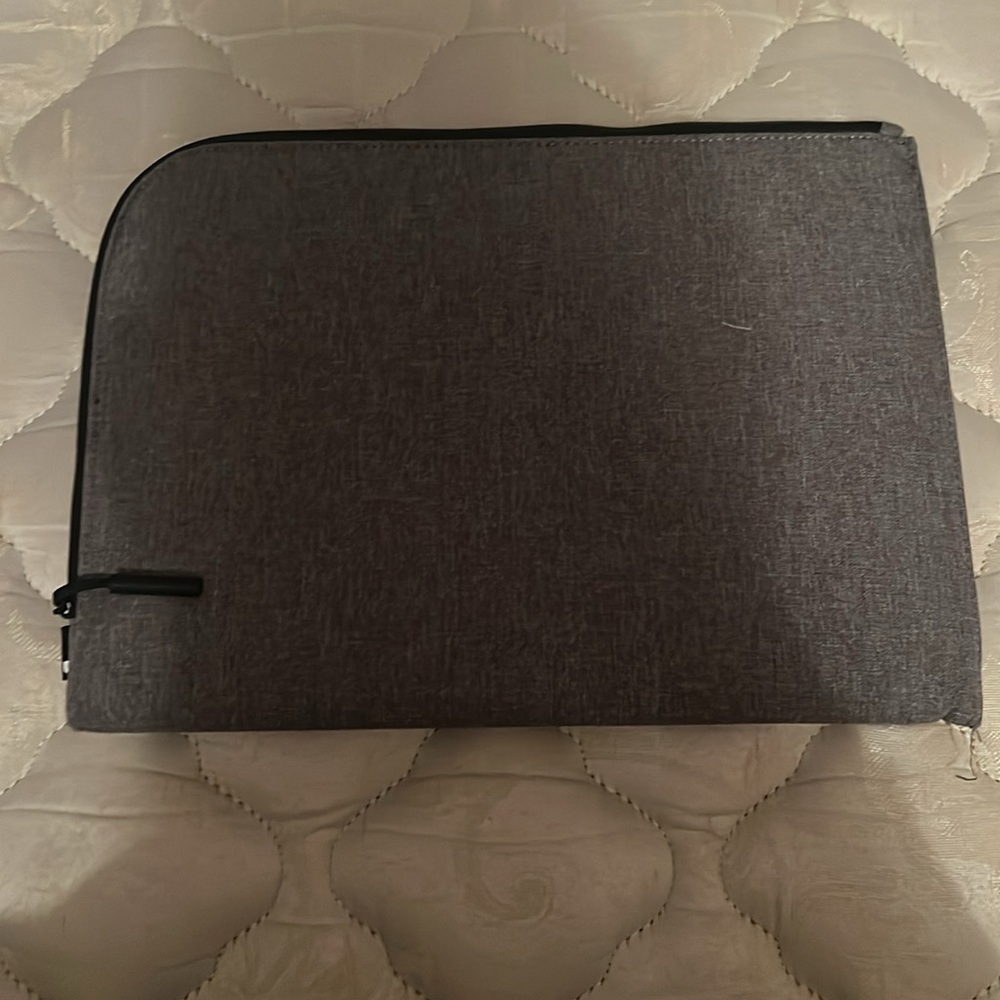 INCASE Computer Sleeve - Picture 2 of 3